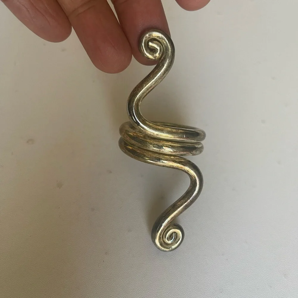 Set of 10 silver plated napkin rings.
